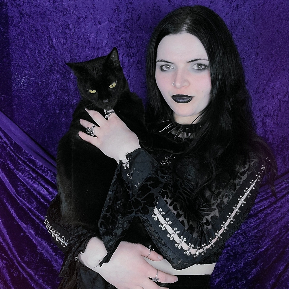 Meet your Posher, Elizabeth